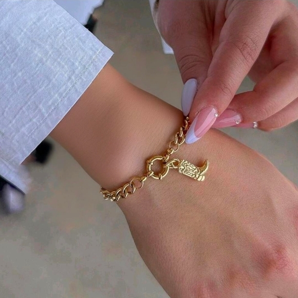 Western Bracelet Gold Chain Bracelet with Boot Charm - Picture 3 of 3